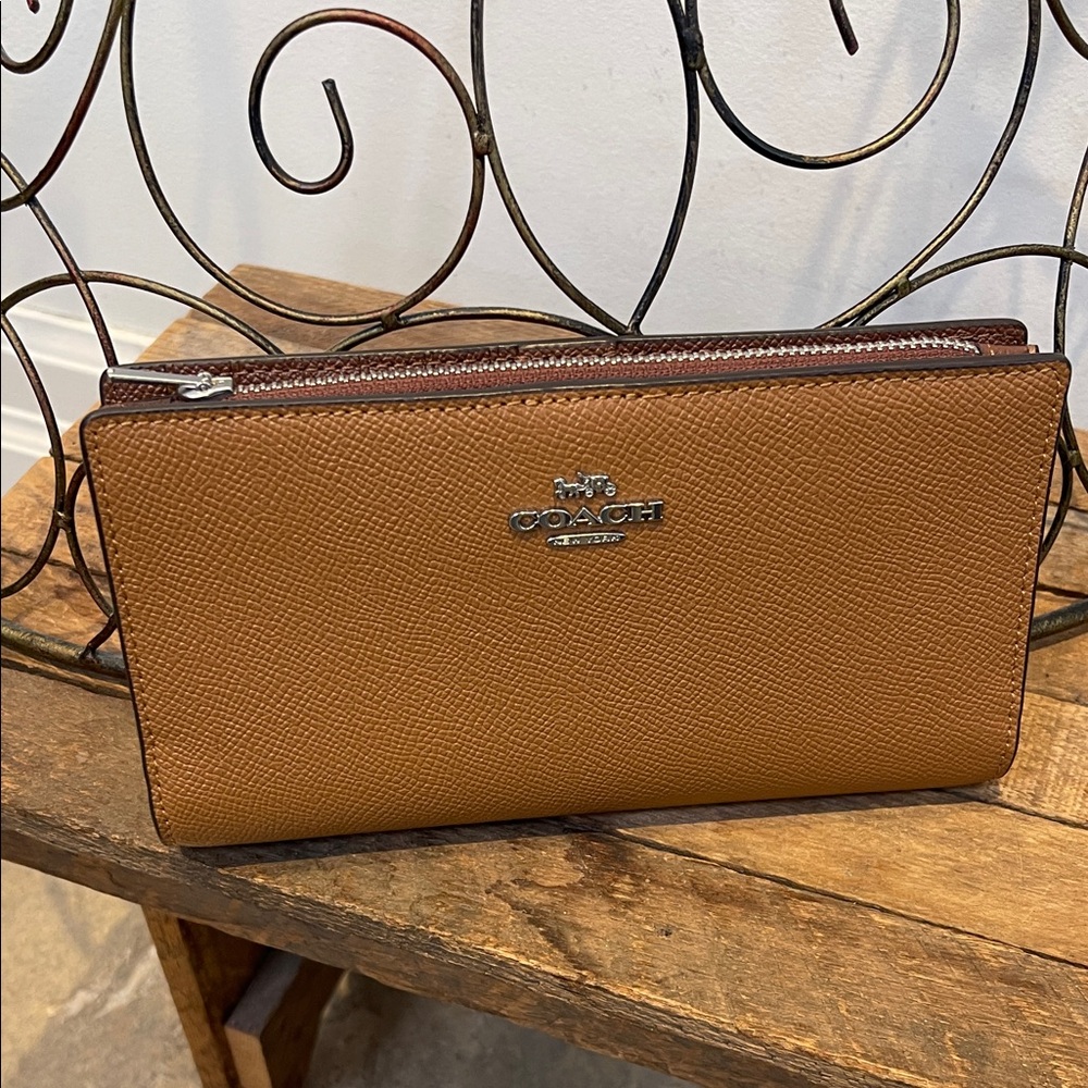🆕 Coach Slim Fit Wallet